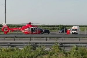 ACCIDENT GROAZNIC PE A2. A intrat în benzinărie. Elicoperul SMURD a ajuns! News alert naţional