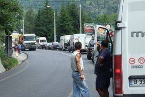 Valea Prahovei, pentru şoferii cu nervii tari. La Comarnic se circulă în coloană