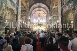 Imagini de la eveniment: Slujba de Rusalii la Catedrala Sfintii Apostoli Petru si Pavel“ din Constanta (galerie foto)