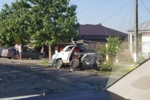 Un poliţist a vrut să evite un câine şi a lovit o altă maşină în trafic