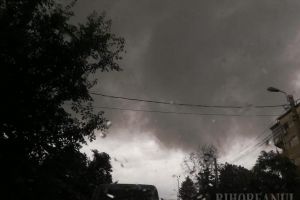 Alertă imediată: COD PORTOCALIU de furtuni în câteva localităţi din Bihor şi în zona de munte a judeţului