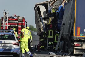 Accident grav cu două TIR-uri din România, în Italia. Unul dintre ele este înmatriculat în Bihor (VIDEO)