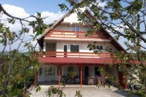 Un argeşean se lasă de turism, VINDE PENSIUNE de pe TRANSFĂGĂRĂŞAN