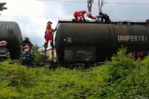 Alertă! Mai multe persoane au fost electrocutate! Circulaţia trenurilor, oprită de urgenţă