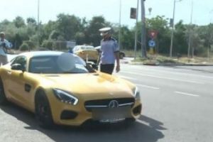 Atentie, drogati peste tot! VIDEO Un medic a fost prins drogat, în Mamaia, la volanul unui bolid de lux