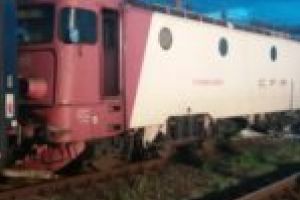 Sperietură groaznică în ziua de Rusalii! 200 de pasageri evacuaţi după ce un tren a luat foc!