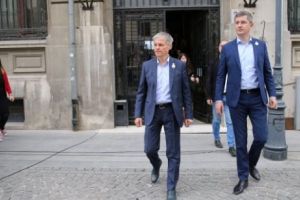 Opoziţia, măcinată de războaie fratricide. Barna vrea să-l scoată pe Cioloş din jocurile pentru Cotroceni