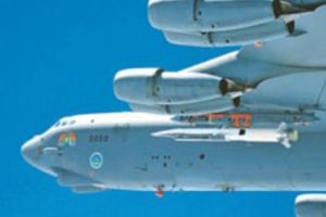 SUA vs. Rusia şi China. Armele viitorului şi marile puteri. Americanii testează arme de cinci ori mai rapide decât sunetul