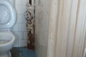 Constanteanul suparat. Focar de infectie. In ce hal arata toaletele din Piata Grivitei din Constanta! (galerie foto) 