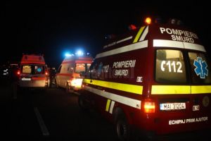 O maşină condusă de un tânăr de 19 ani s-a răsturnat pe calea ferată