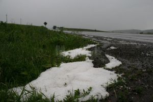 Cod portocaliu de ploi torenţiale, grindină şi vijelii în Broşteni, Mălini, Frasin, ...