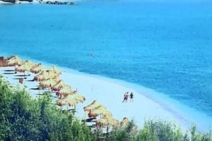 Plaja sălbatică cu apă turcoaz de pe litoralul românesc