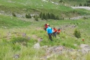 Turiştii blocaţi pe munte plecaseră în şlapi şi „converşi”!