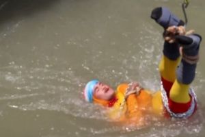 Trucul morţii. Un magician s-a înecat în mijlocul unui număr de iluzionism