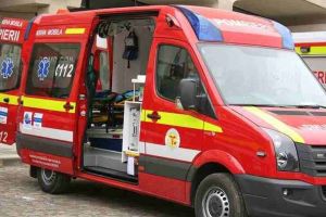 UPDATE/ POMPIERII intervin pentru deblocarea uşii unui apartament în Aiud. Înăuntru posibil persoană cu probleme medicale