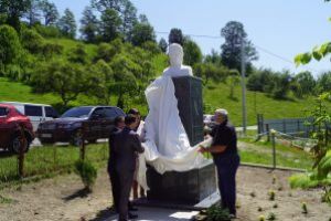 130 de ani fara Eminescu. Dezvelirea bustului marelui poet la Topcina (Maramuresul de Nord, Ucraina) – FOTO