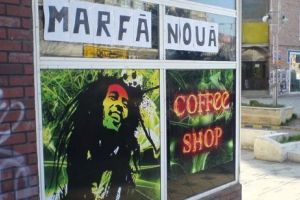 ANAF vinde droguri? DIICOT a confiscat peste 900 de pliculeţe cu stupefiante de la un magazin al Fiscului