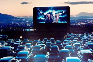 PREMIERĂ. Proiecţie de film drive-in, la Satu Mare. Film vizionat direct din maşină
