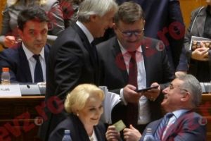 Ar putea trece moţiunea de cenzură? Admiratorul lui Crin Antonescu şi Victor Ponta a rupt tăcerea. Ce vor spune Dăncilă şi Tăriceanu