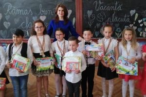 Premii pentru elevii clasei a II-a din Solovăstru