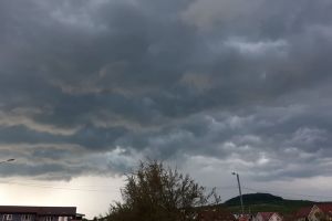 Încă un cod galben de ploi şi vijelii în Bistriţa-Năsăud