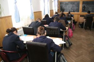 Absolvenţii de gimnaziu încep probele evaluării naţionale