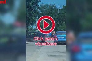 Răfuială în stradă, cu baraj în trafic şi topoare în mână, în faţa casei fostului ...