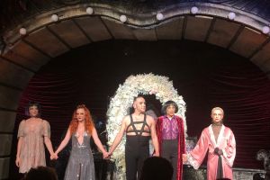 FOTO: Iubire decadentă, senzualitate şi extravaganţă în ”Mon Cabaret Noir”