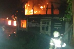 Un bărbat de 38 de ani şi-a pierdut viaţa în timpul unui incendiu la o gospodărie din ...
