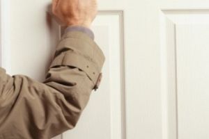 O nouă ESCROCHERIE face victime printre arădeni! La ce să fiţi ATENȚI