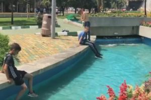 S-au răcorit în „râul” de pe Strada Mare