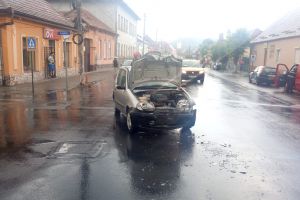 FOTO Accident la Mediaş din cauza unei şoferiţe de 19 ani