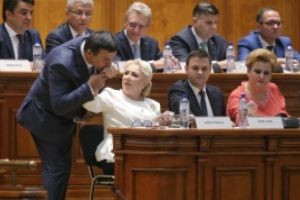 A picat moţiunea de cenzură: numărătoarea neoficială din Parlament