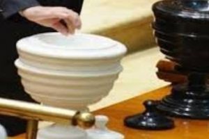 Moţiunea de cenzură a picat. Guvernul Dăncilă îşi va continua mandatul.