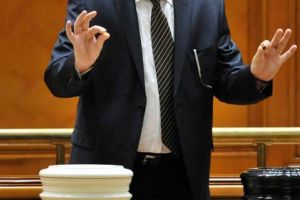 ​Moţiunea de cenzură a picat. Opoziţia a strâns doar 200 de voturi