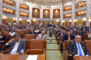 Ce s-a întâmplat în timpul moţiunii. Colaborare în Opoziţie: liberalii au scris, USR a citit şi restul a dat din cap