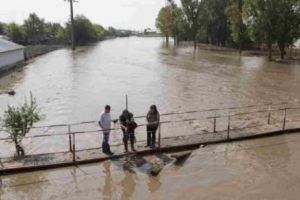 Inundaţiile fac prăpăd. Mii de persoane au fost evacuate. Care este cea mai afectată zonă?