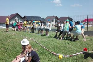 Vacanţa de vară a elevilor a devenit o sărbătoare a întregii comune, la Ipoteşti