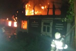 Un bărbat de 38 de ani şi-a pierdut viaţa în timpul unui incendiu la o gospodărie din ...