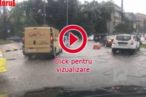 Străzile din Suceava, inundate după o ploaie torentială