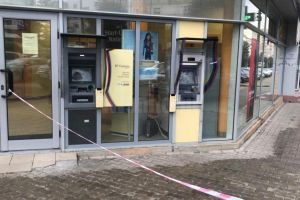 Tânărul care a distrus două bancomate din Obcini a ajuns în arest