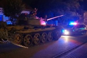 Un tanc sovietic a creat haos într-un oraş