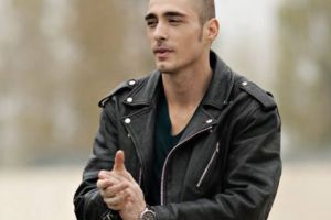 Un prezentator celebru pus la muncă în folosul comunităţii. Va mătura sau va pune panseluţe?