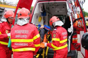 Accident rutier pe DJ 107, în Roşia de Secaş: O persoană rănită; intervin pompierii şi cu echipaj SMURD