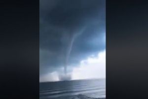 Tromba uriasa, surprinsa la Marea Neagra (video)