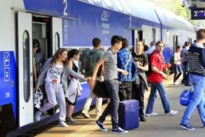 CFR o scaldă: Nimeni nu e vinovat. Studenţii şi călătorii batjocoriţi să se facă anchetatori pentru şefimea companiei