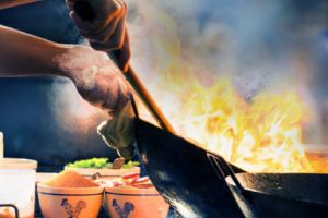 Weekend cu carne friptă şi muzică pe Strada Mare