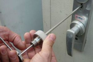 Nu daţi nicio şansă spărgătorilor!