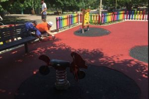 Lucrarile la locul de joaca de pe aleea Daliei din Constanta, aproape de final (galerie foto)