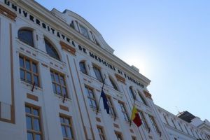 Cadrele didactice şi studenţii maghiari, nemulţumiţi de noua denumire a UMFST Târgu-Mureş